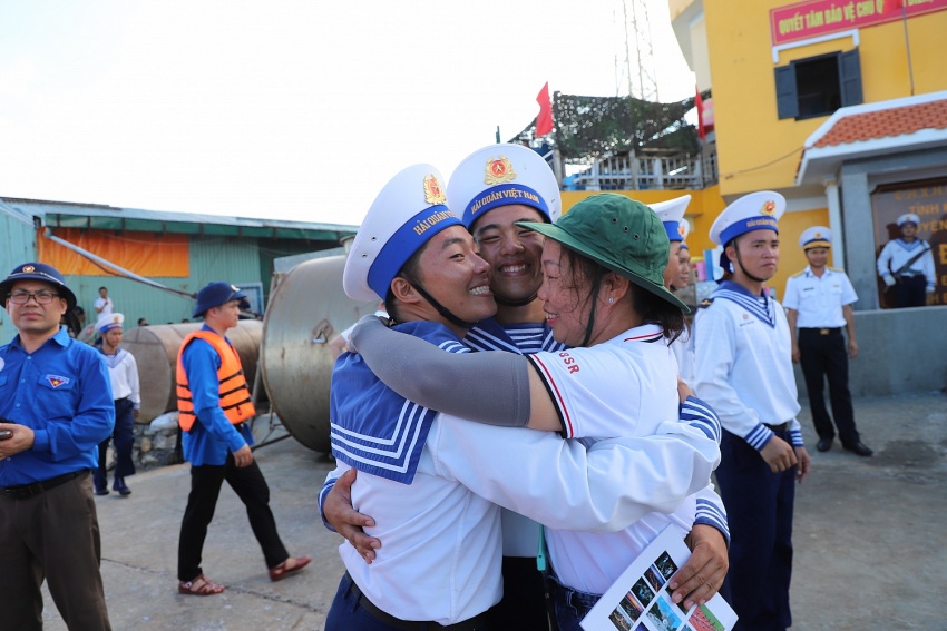 Tập đoàn Dầu khí Việt Nam thăm, động viên cán bộ chiến sĩ, người dân tại huyện đảo Trường Sa và Nhà giàn DK1/9 – Ba Kè